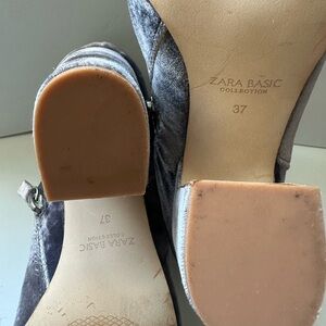 Zara Women's Gray Velvet Heels